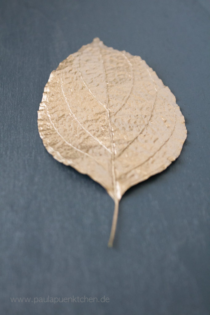 DIY-Herbstdeko goldene Blätter