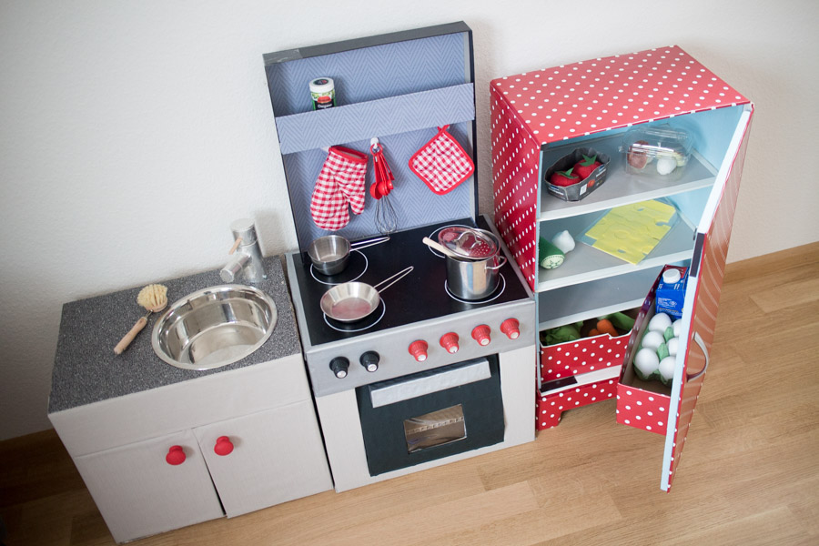 DIY Kinderküche aus Kartons