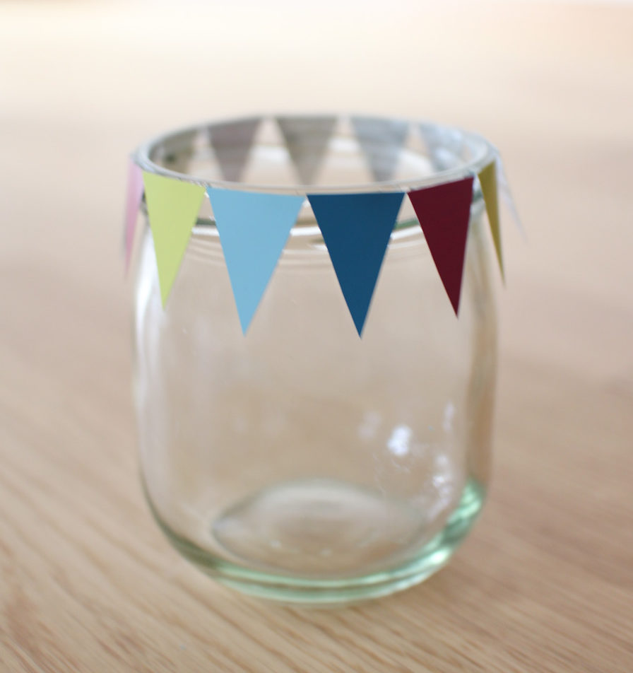 Bunte Windlichter aus Glas selber basteln