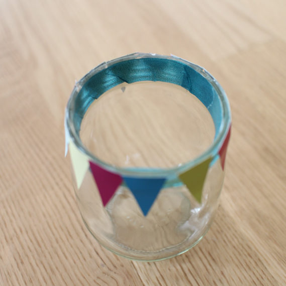 Bunte Windlichter aus Glas selber machen